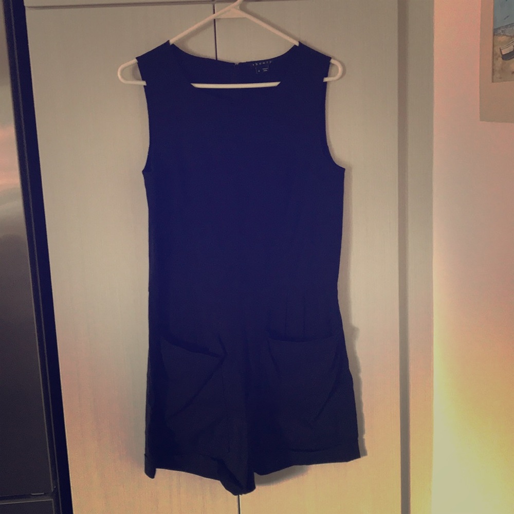 Theory black linen romper size 4